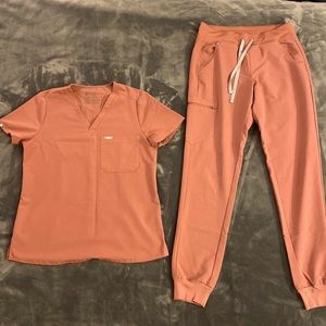 FIGS mauve jogger scrub set